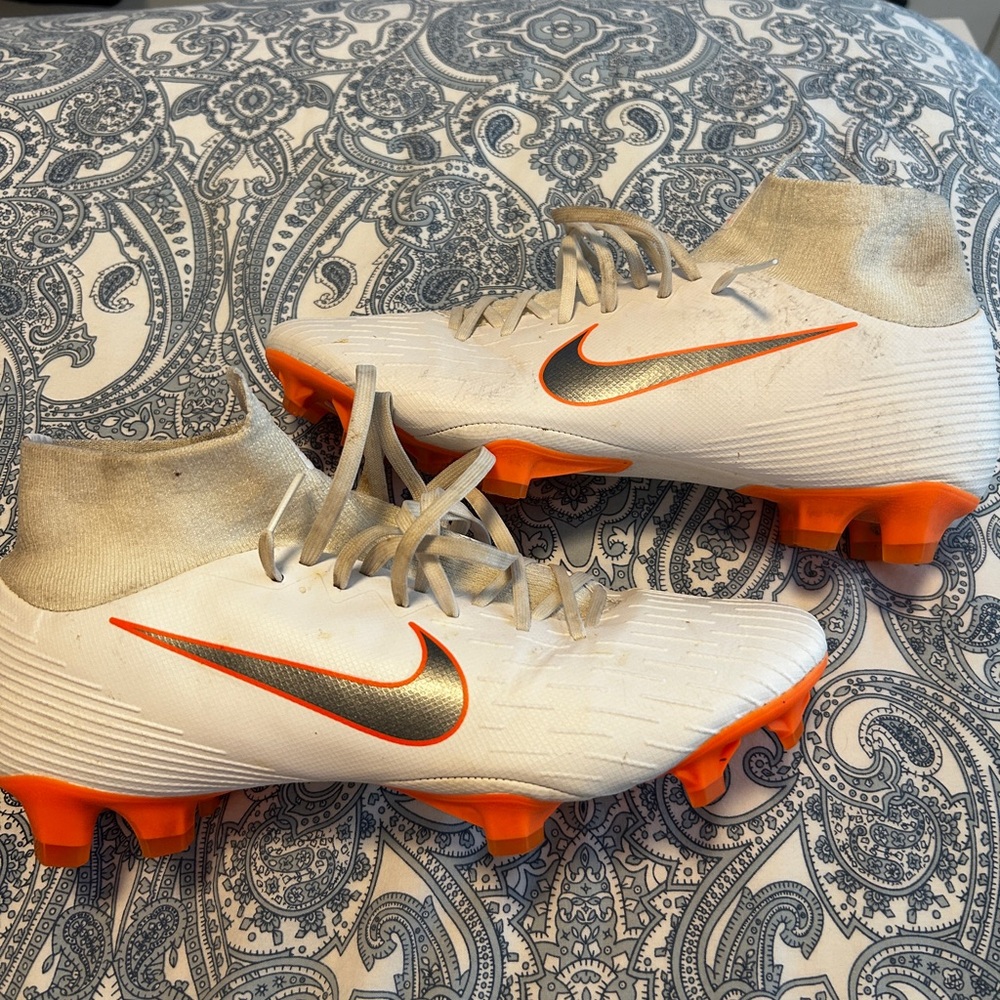Nike Mercurial Women's Soccer Cleats - Size 7.5